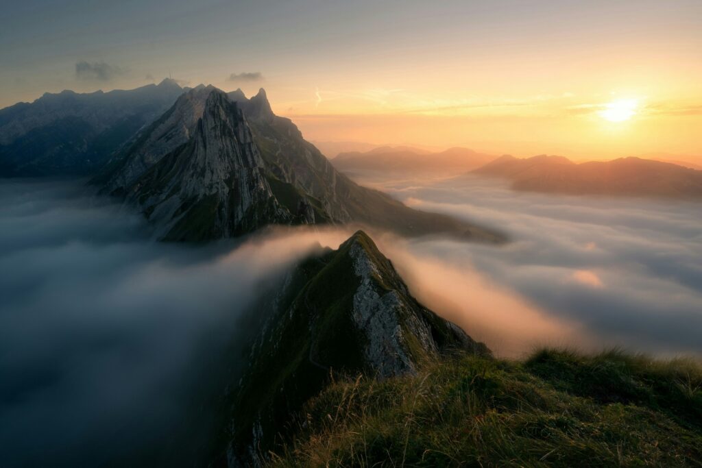 ABOUT background 2 b pascal debrunner yoyrunjzho unsplash (1)